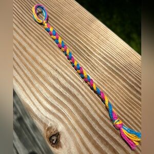 Pansexual pride thread keychain